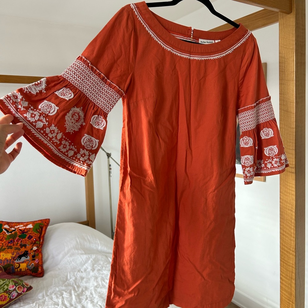 Roller Rabbit Burnt Orange Long Sleeve Dress w/Flirty White Embroidered Sleeeves
